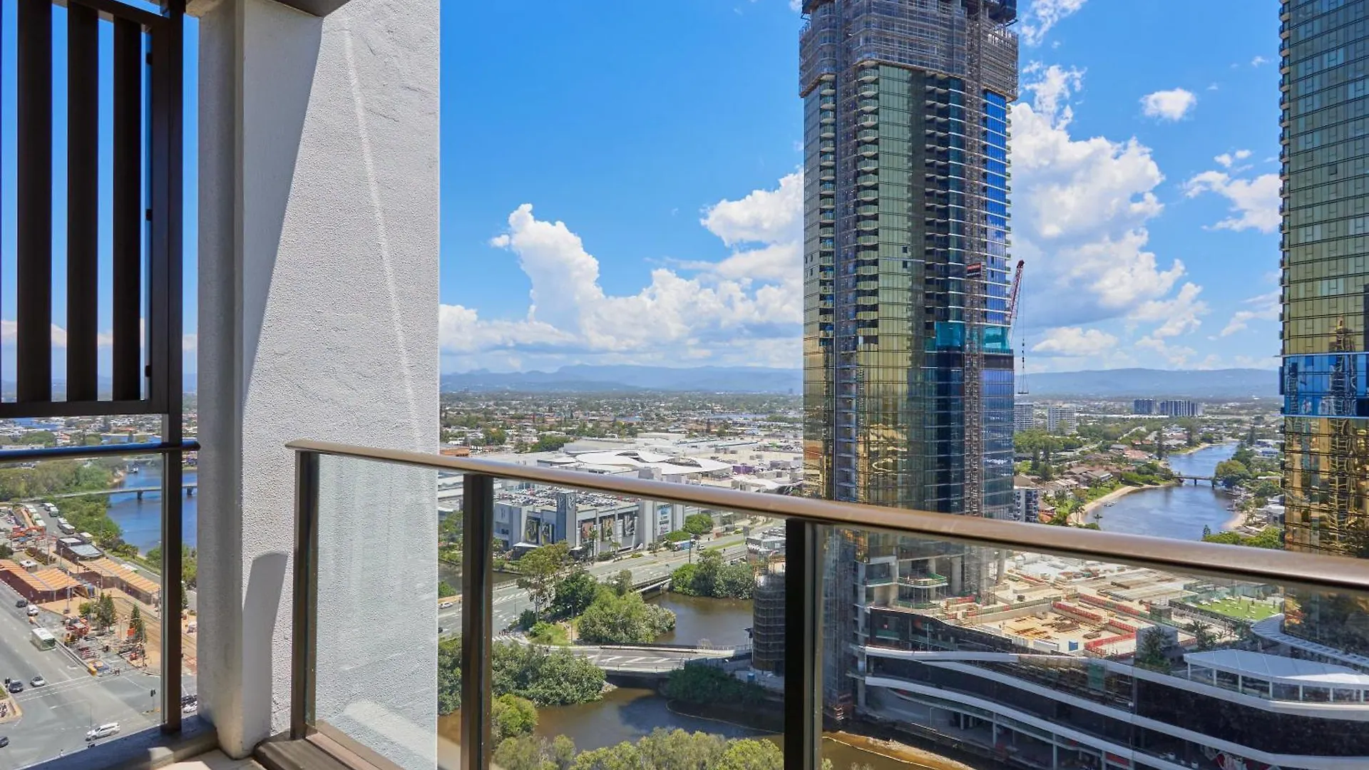 Convenient Located 2 Bedroom Apartment Next To Casino Gold Coast
