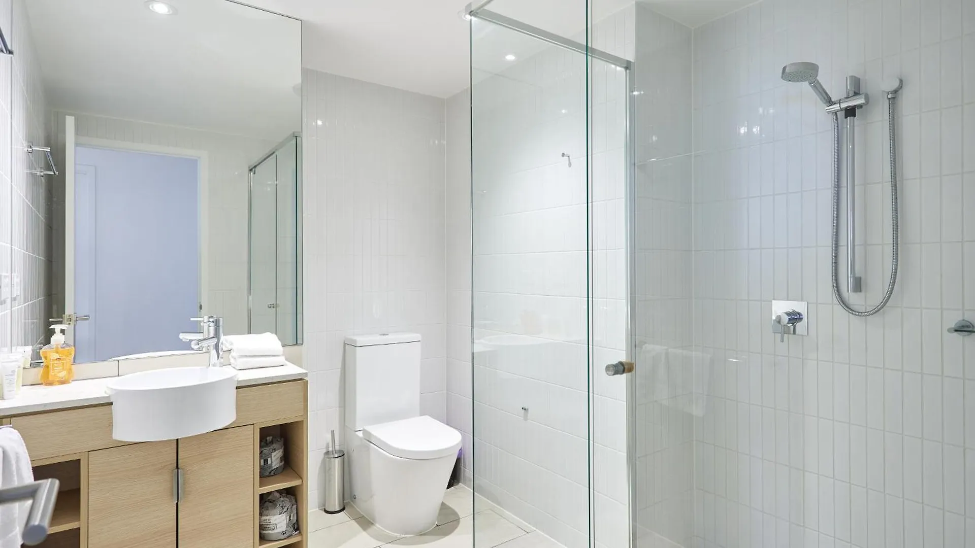 Convenient Located 2 Bedroom Apartment Next To Casino Gold Coast Australia