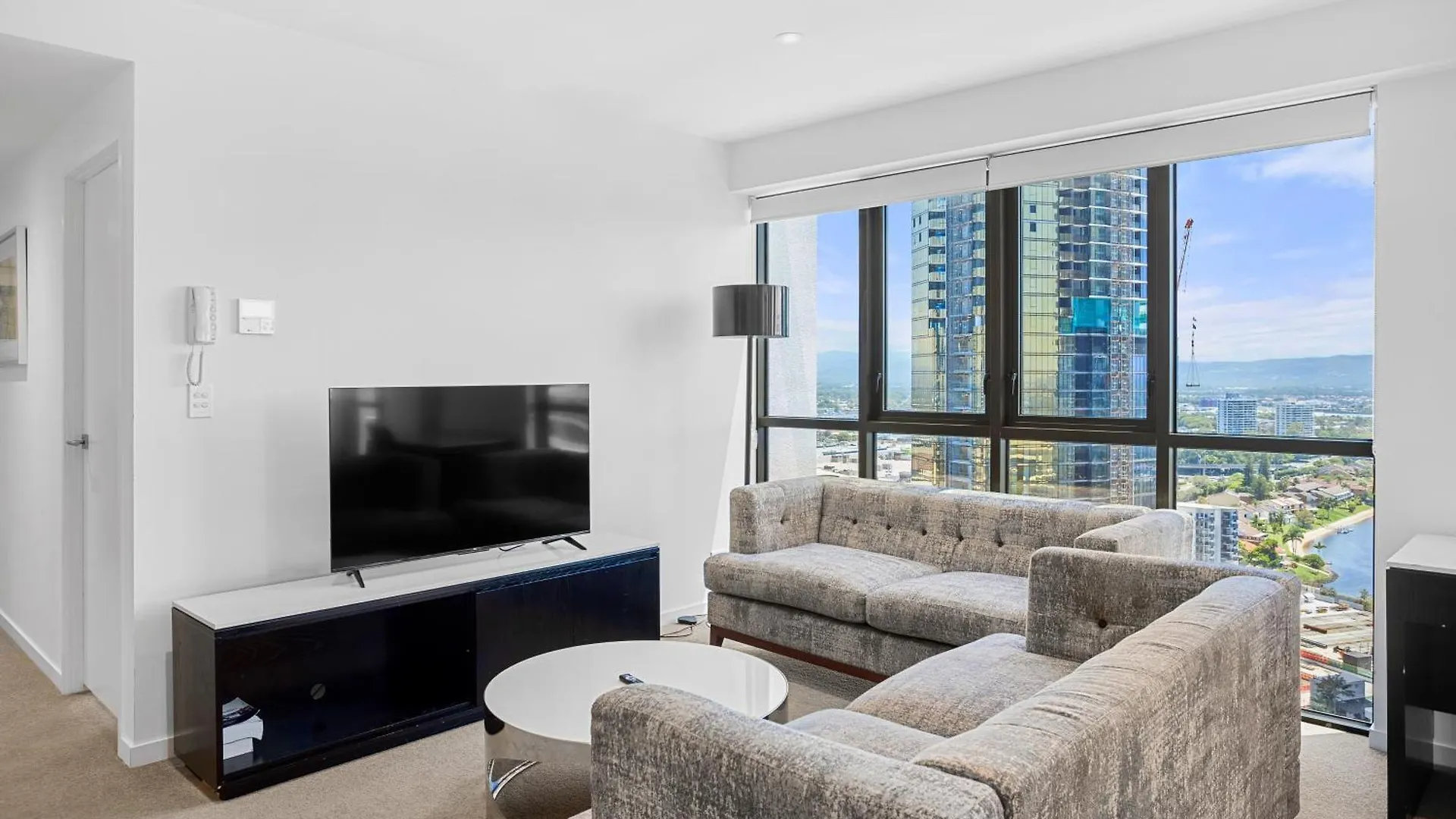 Convenient Located 2 Bedroom Apartment Next To Casino Gold Coast